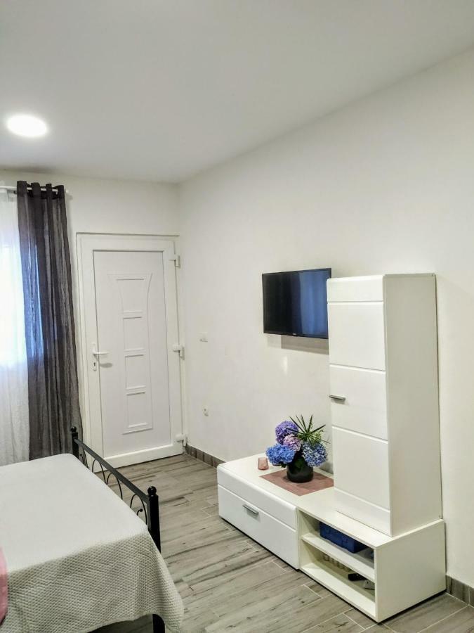 טרוגיר Studio Apartman Violeta II - 50M From The Beach מראה חיצוני תמונה